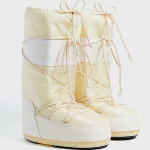Moon Boot Women's Cream Lace-Up Platform Winter Boots